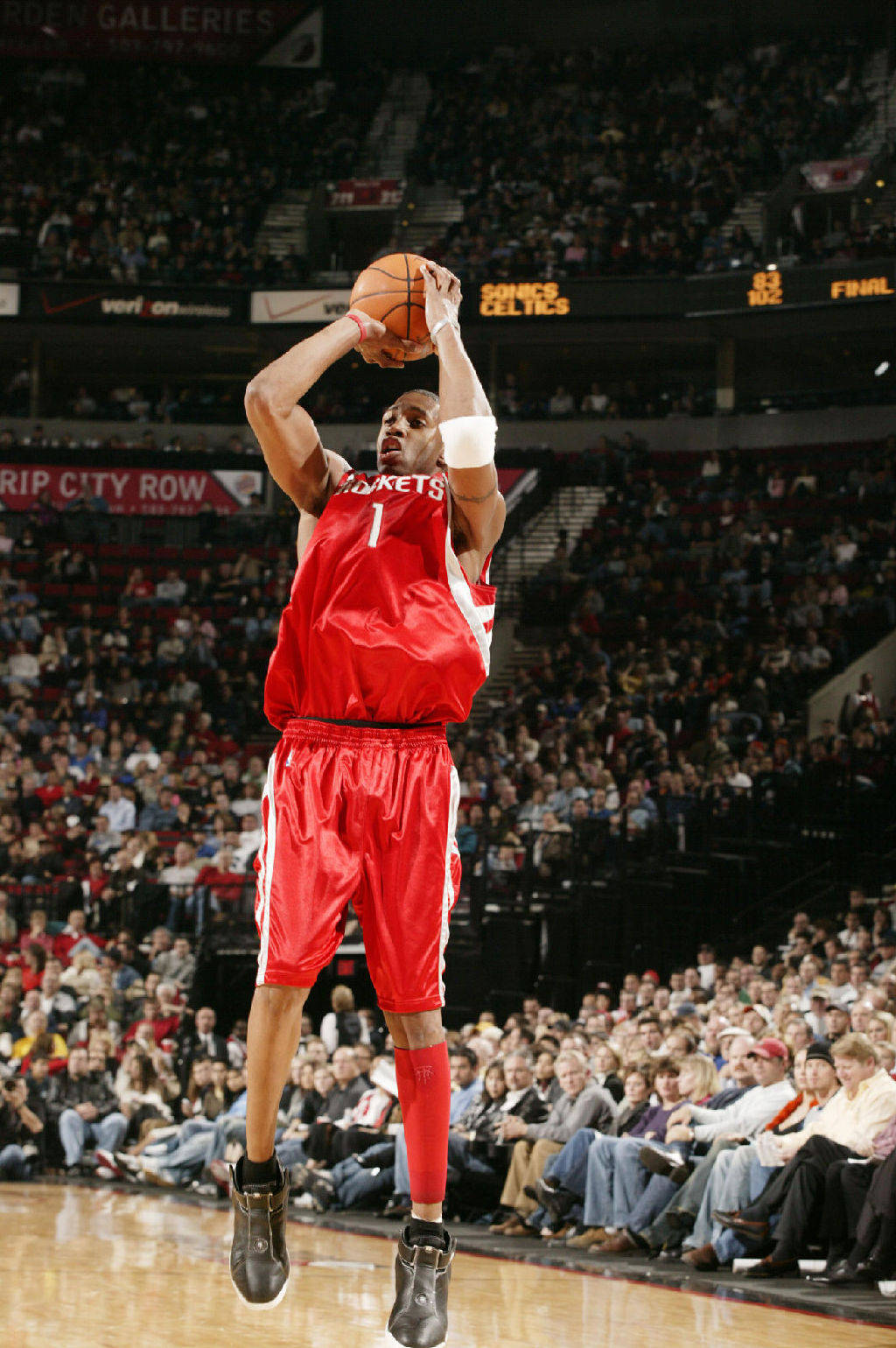 火星撞地球！枪手领跑英超&欧冠0丢球，拜仁新赛季17胜1平不败（豪门齐飞！阿森纳英超领跑欧冠零失球，拜仁新季17胜1平保持不败）