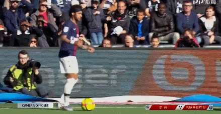 拜仁连续18场联赛每场都至少进两球，距德甲纪录只差两场