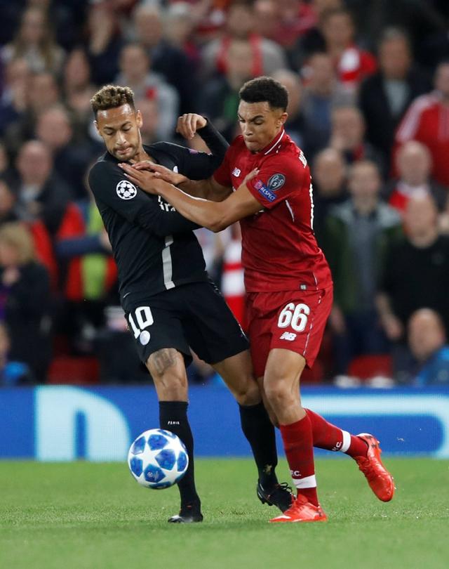 詹姆斯篮板抢断关键时刻锁定胜局（詹姆斯关键篮板与抢断锁定胜局）