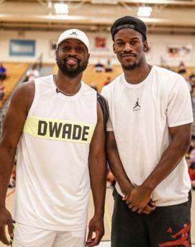 国王球队配合默契更强（国王队默契度更胜一筹）