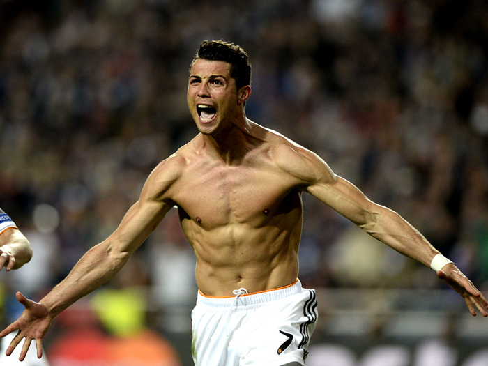 儒尼尼奥96／97赛季降级仍获英超最佳球员（96／97赛季虽随队降级，儒尼尼奥仍当选英超年度最佳球员）