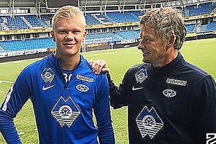 官方：大阪钢巴签下横滨水手前锋植中朝日，据悉年薪翻倍（大阪钢巴官宣引进横滨水手前锋植中朝日，年薪据报翻倍）