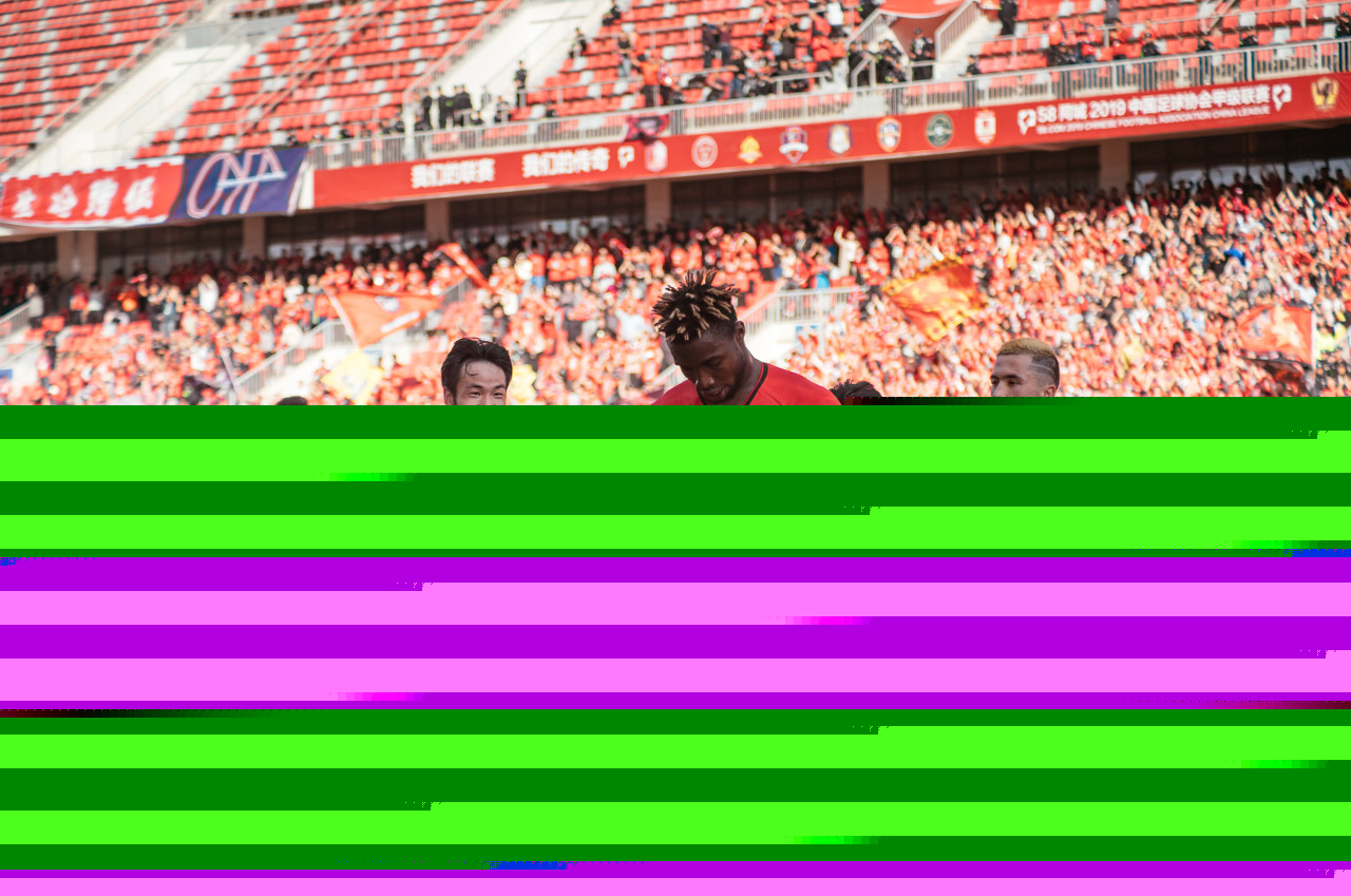 继承了谢霆锋和张柏芝的神颜！ 18岁谢振轩现身深圳滑雪场（18岁谢振轩深圳滑雪场亮相，颜值神似父母谢霆锋、张柏芝）