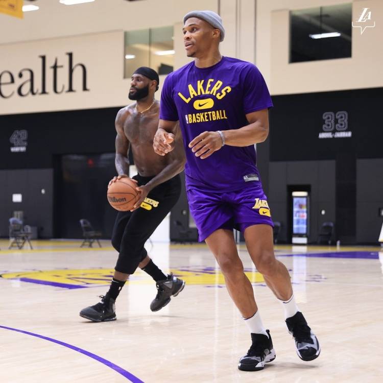 皇马vs塞尔塔首发：姆巴佩、维尼修斯领衔！居莱尔、阿隆索在列（皇马战塞尔塔首发出炉：姆巴佩、维尼修斯领衔，居莱尔、阿隆索入选）