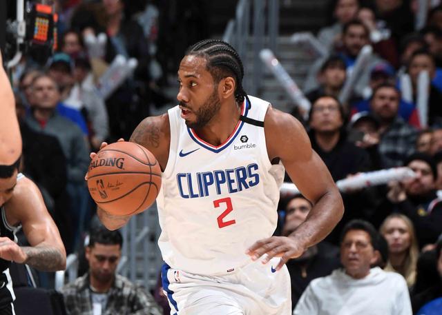 哈登快船生涯助攻来到1466次，升至队史第六位（哈登快船生涯助攻累计1466次，排名队史第六）