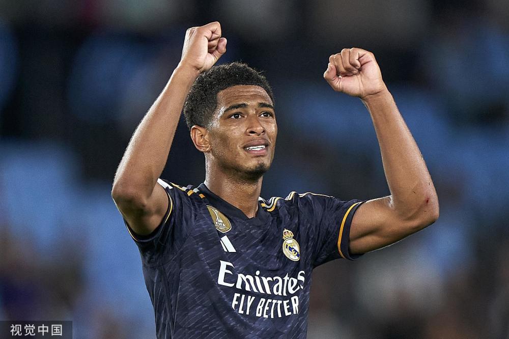 为中国赢尊重！日本球迷赛后向成都蓉城鼓掌：大赞成都值得尊重（日本球迷赛后为成都蓉城鼓掌：中国赢得尊重，成都值得敬佩）