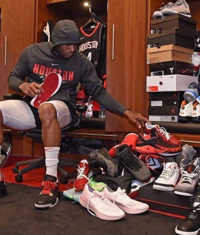 TA：恩昆库获准缺席季前训练，多家俱乐部已询问他的情况（TA：恩昆库获准缺席季前集训，多家球队已打听其动向）