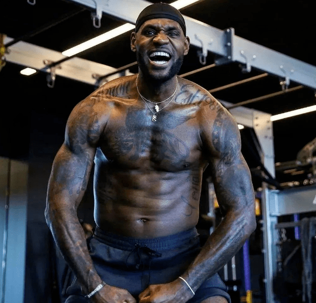 罗马诺：恩德里克已告知皇马他想外租，与曼联、维拉传闻不实（罗马诺：恩德里克向皇马表态希望外租，否认与曼联和阿斯顿维拉的传闻）