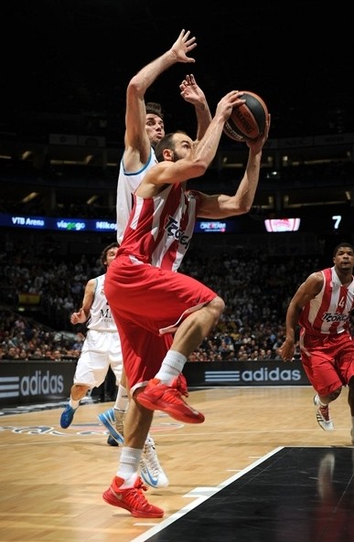 米兰门将迈尼昂或明夏离队，欲签皇马卢宁替代（迈尼昂或明夏离开AC米兰，球队锁定皇马卢宁为替身）